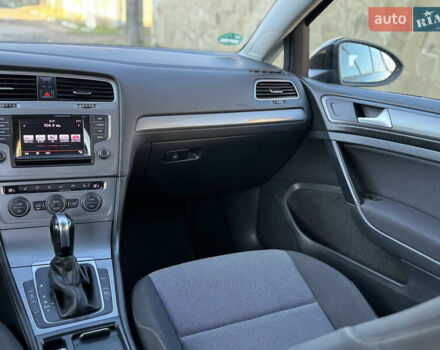 Черный Фольксваген Гольф, объемом двигателя 1.6 л и пробегом 218 тыс. км за 10900 $, фото 26 на Automoto.ua