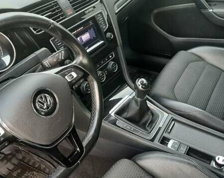 Черный Фольксваген Гольф, объемом двигателя 1.6 л и пробегом 400 тыс. км за 9500 $, фото 12 на Automoto.ua