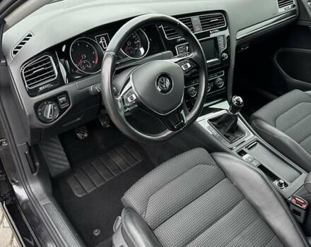 Черный Фольксваген Гольф, объемом двигателя 1.97 л и пробегом 272 тыс. км за 11750 $, фото 13 на Automoto.ua