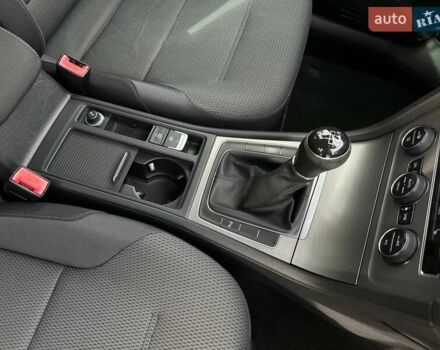 Черный Фольксваген Гольф, объемом двигателя 1.6 л и пробегом 240 тыс. км за 10800 $, фото 26 на Automoto.ua