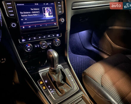 Черный Фольксваген Гольф, объемом двигателя 1.97 л и пробегом 198 тыс. км за 12500 $, фото 27 на Automoto.ua