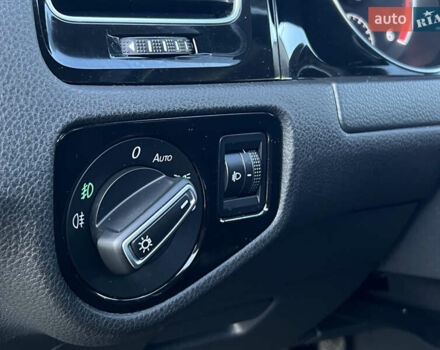 Черный Фольксваген Гольф, объемом двигателя 1.6 л и пробегом 230 тыс. км за 11800 $, фото 77 на Automoto.ua