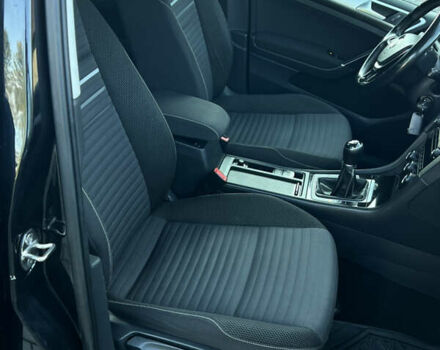 Черный Фольксваген Гольф, объемом двигателя 1.6 л и пробегом 230 тыс. км за 11800 $, фото 80 на Automoto.ua