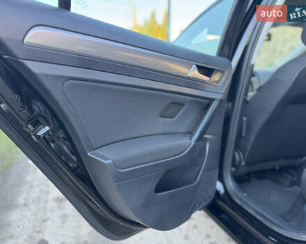 Черный Фольксваген Гольф, объемом двигателя 1.6 л и пробегом 218 тыс. км за 10900 $, фото 31 на Automoto.ua