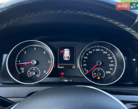 Черный Фольксваген Гольф, объемом двигателя 1.6 л и пробегом 230 тыс. км за 11800 $, фото 64 на Automoto.ua