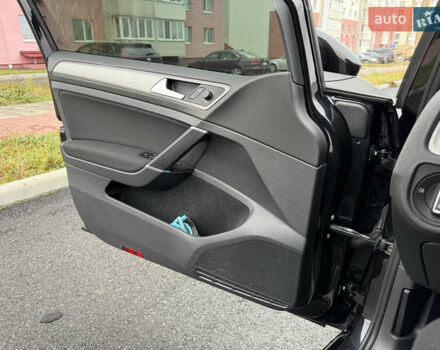 Черный Фольксваген Гольф, объемом двигателя 2 л и пробегом 159 тыс. км за 12999 $, фото 47 на Automoto.ua