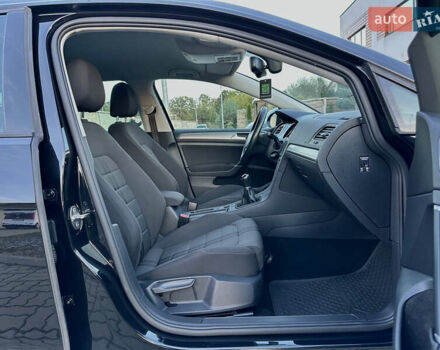 Черный Фольксваген Гольф, объемом двигателя 2 л и пробегом 248 тыс. км за 11999 $, фото 82 на Automoto.ua