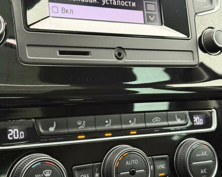 Черный Фольксваген Гольф, объемом двигателя 2 л и пробегом 242 тыс. км за 13290 $, фото 63 на Automoto.ua