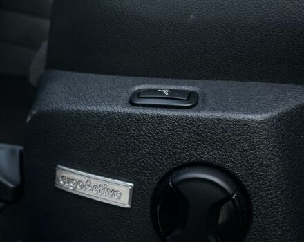 Черный Фольксваген Гольф, объемом двигателя 1.6 л и пробегом 283 тыс. км за 11500 $, фото 10 на Automoto.ua