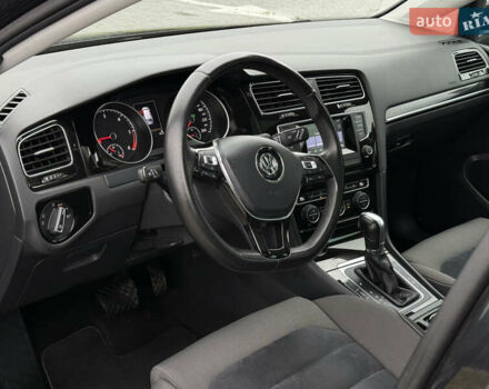 Черный Фольксваген Гольф, объемом двигателя 2 л и пробегом 242 тыс. км за 13290 $, фото 50 на Automoto.ua