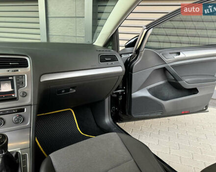 Чорний Фольксваген Гольф, об'ємом двигуна 1.6 л та пробігом 204 тис. км за 10900 $, фото 19 на Automoto.ua