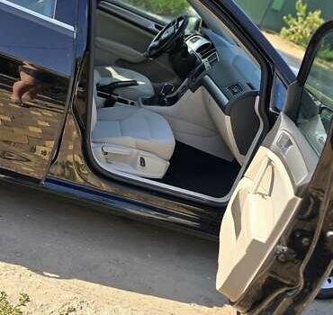 Черный Фольксваген Гольф, объемом двигателя 1.97 л и пробегом 180 тыс. км за 11500 $, фото 4 на Automoto.ua