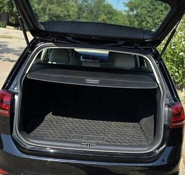 Черный Фольксваген Гольф, объемом двигателя 1.97 л и пробегом 180 тыс. км за 11500 $, фото 6 на Automoto.ua