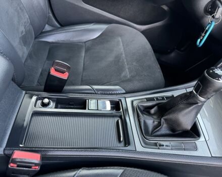 Черный Фольксваген Гольф, объемом двигателя 1.6 л и пробегом 220 тыс. км за 8800 $, фото 12 на Automoto.ua