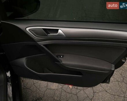 Черный Фольксваген Гольф, объемом двигателя 1.6 л и пробегом 285 тыс. км за 10350 $, фото 28 на Automoto.ua