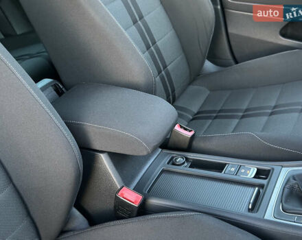 Черный Фольксваген Гольф, объемом двигателя 2 л и пробегом 248 тыс. км за 11999 $, фото 85 на Automoto.ua