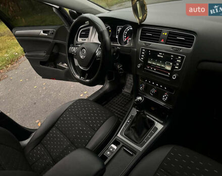 Черный Фольксваген Гольф, объемом двигателя 1.6 л и пробегом 285 тыс. км за 10350 $, фото 31 на Automoto.ua
