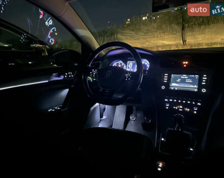 Черный Фольксваген Гольф, объемом двигателя 1.6 л и пробегом 223 тыс. км за 11900 $, фото 48 на Automoto.ua