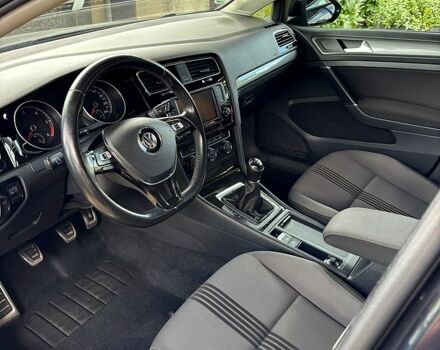 Черный Фольксваген Гольф, объемом двигателя 1.6 л и пробегом 290 тыс. км за 11900 $, фото 6 на Automoto.ua