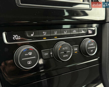 Черный Фольксваген Гольф, объемом двигателя 2 л и пробегом 236 тыс. км за 12450 $, фото 55 на Automoto.ua