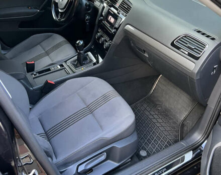 Черный Фольксваген Гольф, объемом двигателя 1.6 л и пробегом 275 тыс. км за 11100 $, фото 5 на Automoto.ua