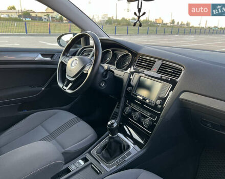 Черный Фольксваген Гольф, объемом двигателя 1.6 л и пробегом 235 тыс. км за 13700 $, фото 19 на Automoto.ua