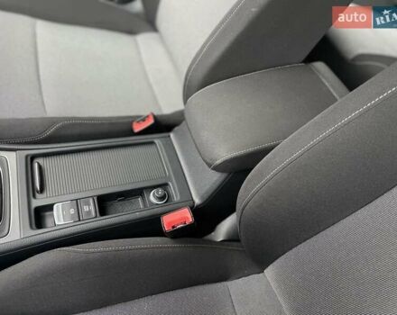 Чорний Фольксваген Гольф, об'ємом двигуна 1.6 л та пробігом 250 тис. км за 9900 $, фото 22 на Automoto.ua