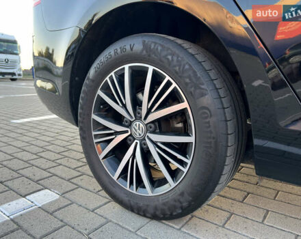 Черный Фольксваген Гольф, объемом двигателя 1.6 л и пробегом 235 тыс. км за 13700 $, фото 31 на Automoto.ua