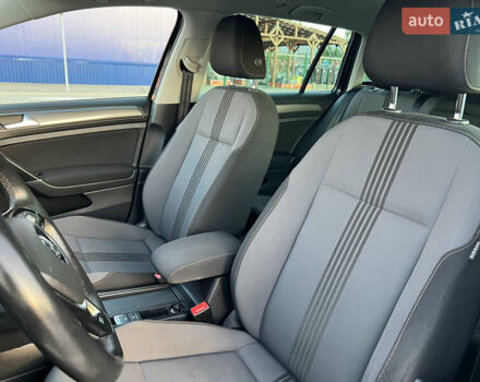 Черный Фольксваген Гольф, объемом двигателя 1.6 л и пробегом 235 тыс. км за 13700 $, фото 27 на Automoto.ua