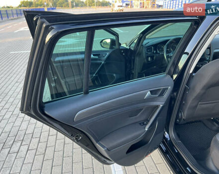 Черный Фольксваген Гольф, объемом двигателя 1.6 л и пробегом 235 тыс. км за 13700 $, фото 13 на Automoto.ua