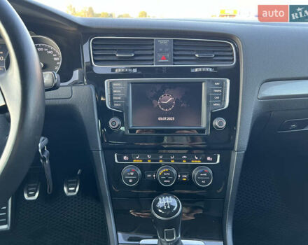 Черный Фольксваген Гольф, объемом двигателя 1.6 л и пробегом 235 тыс. км за 13700 $, фото 23 на Automoto.ua