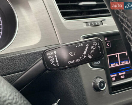 Черный Фольксваген Гольф, объемом двигателя 2 л и пробегом 260 тыс. км за 11399 $, фото 42 на Automoto.ua