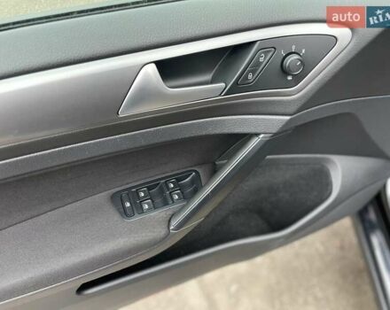 Чорний Фольксваген Гольф, об'ємом двигуна 1.6 л та пробігом 250 тис. км за 9900 $, фото 10 на Automoto.ua