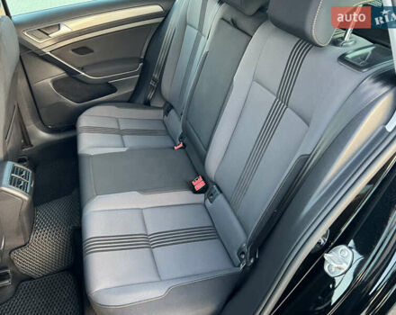 Черный Фольксваген Гольф, объемом двигателя 1.6 л и пробегом 235 тыс. км за 13700 $, фото 29 на Automoto.ua