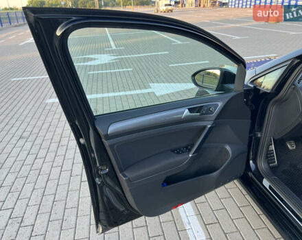 Черный Фольксваген Гольф, объемом двигателя 1.6 л и пробегом 235 тыс. км за 13700 $, фото 12 на Automoto.ua