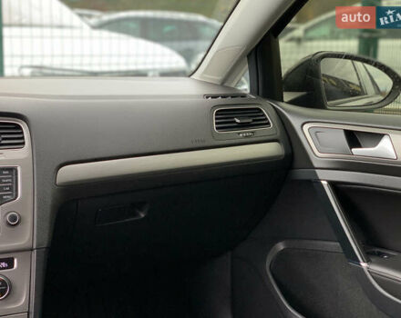 Черный Фольксваген Гольф, объемом двигателя 2 л и пробегом 260 тыс. км за 11399 $, фото 48 на Automoto.ua