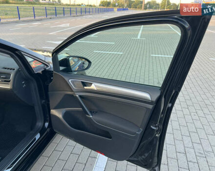 Черный Фольксваген Гольф, объемом двигателя 1.6 л и пробегом 235 тыс. км за 13700 $, фото 14 на Automoto.ua