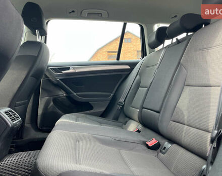 Черный Фольксваген Гольф, объемом двигателя 1.6 л и пробегом 224 тыс. км за 11700 $, фото 13 на Automoto.ua