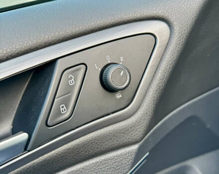 Черный Фольксваген Гольф, объемом двигателя 1.6 л и пробегом 245 тыс. км за 13500 $, фото 28 на Automoto.ua