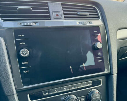 Черный Фольксваген Гольф, объемом двигателя 1.6 л и пробегом 245 тыс. км за 13500 $, фото 38 на Automoto.ua