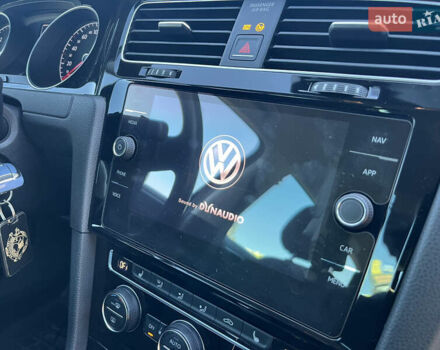 Черный Фольксваген Гольф, объемом двигателя 1.6 л и пробегом 224 тыс. км за 13000 $, фото 31 на Automoto.ua