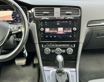 Черный Фольксваген Гольф, объемом двигателя 1.6 л и пробегом 246 тыс. км за 13400 $, фото 5 на Automoto.ua