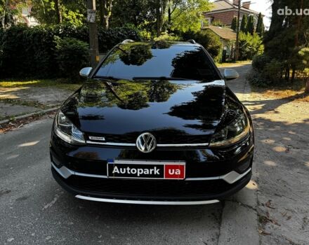 Черный Фольксваген Гольф, объемом двигателя 1.8 л и пробегом 142 тыс. км за 15690 $, фото 1 на Automoto.ua
