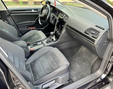 Черный Фольксваген Гольф, объемом двигателя 1.6 л и пробегом 246 тыс. км за 13400 $, фото 22 на Automoto.ua