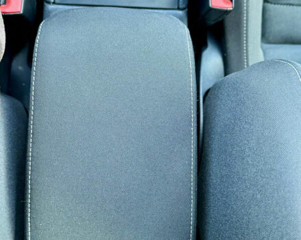 Черный Фольксваген Гольф, объемом двигателя 1.6 л и пробегом 245 тыс. км за 13500 $, фото 47 на Automoto.ua