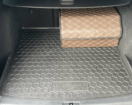 Черный Фольксваген Гольф, объемом двигателя 1.6 л и пробегом 248 тыс. км за 15800 $, фото 13 на Automoto.ua