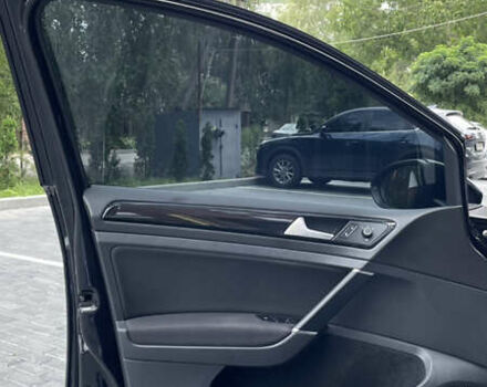 Черный Фольксваген Гольф, объемом двигателя 1.6 л и пробегом 248 тыс. км за 15800 $, фото 19 на Automoto.ua