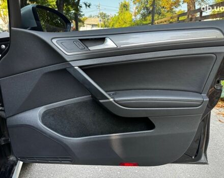 Черный Фольксваген Гольф, объемом двигателя 1.8 л и пробегом 142 тыс. км за 15690 $, фото 28 на Automoto.ua