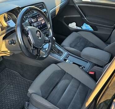 Черный Фольксваген Гольф, объемом двигателя 1.6 л и пробегом 251 тыс. км за 13500 $, фото 6 на Automoto.ua