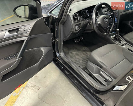 Черный Фольксваген Гольф, объемом двигателя 1.6 л и пробегом 262 тыс. км за 11390 $, фото 8 на Automoto.ua